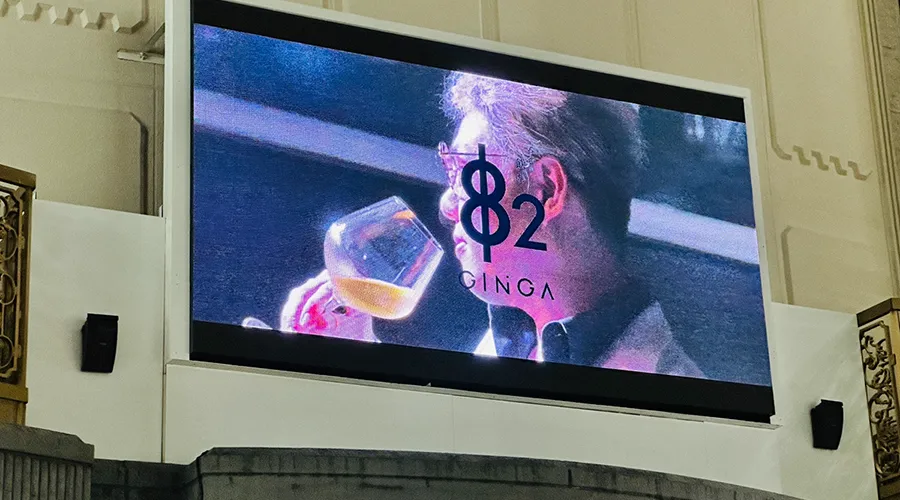 中洲の街頭ビジョン広告の様子